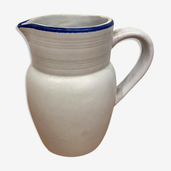 Broc pitcher in sandstone of the rock