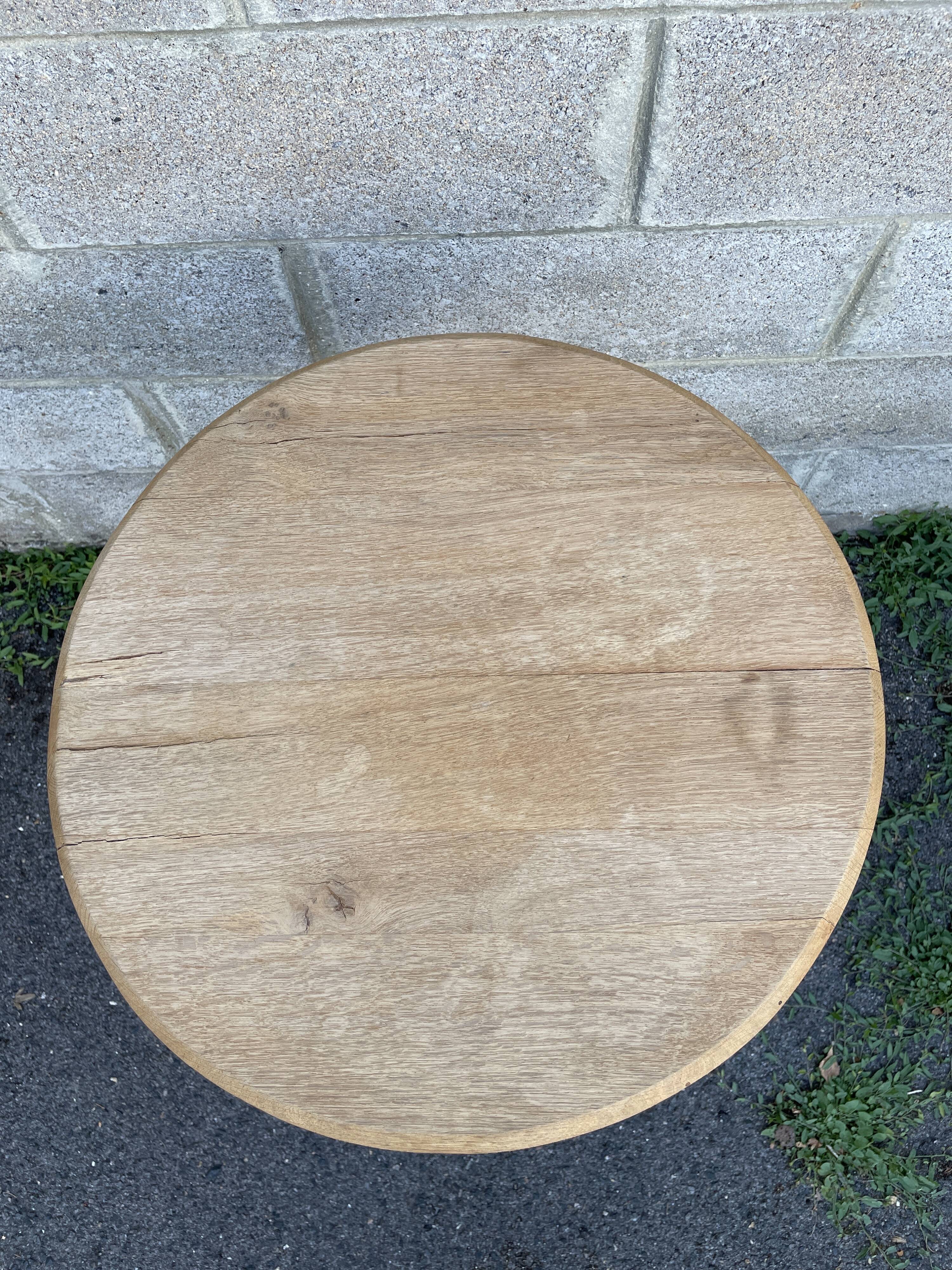 Table de bistrot en bois brut