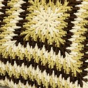 Coussin en crochet vintage années 70