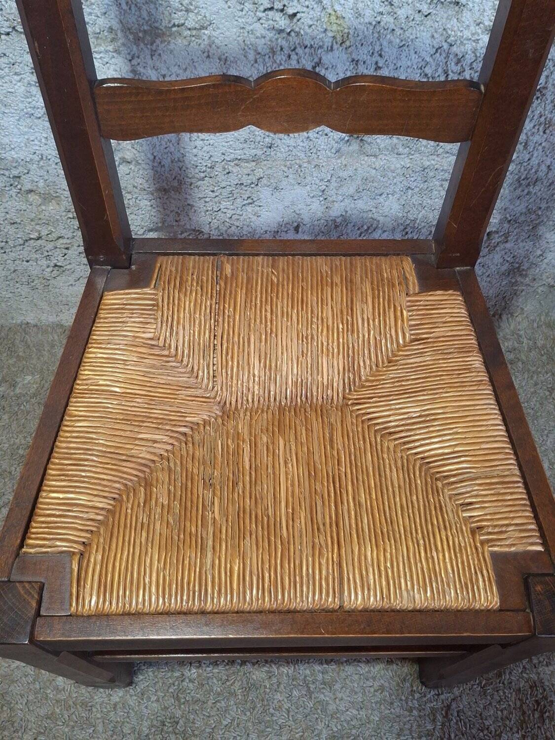 Set of 6 chairs in straw and solid wood.