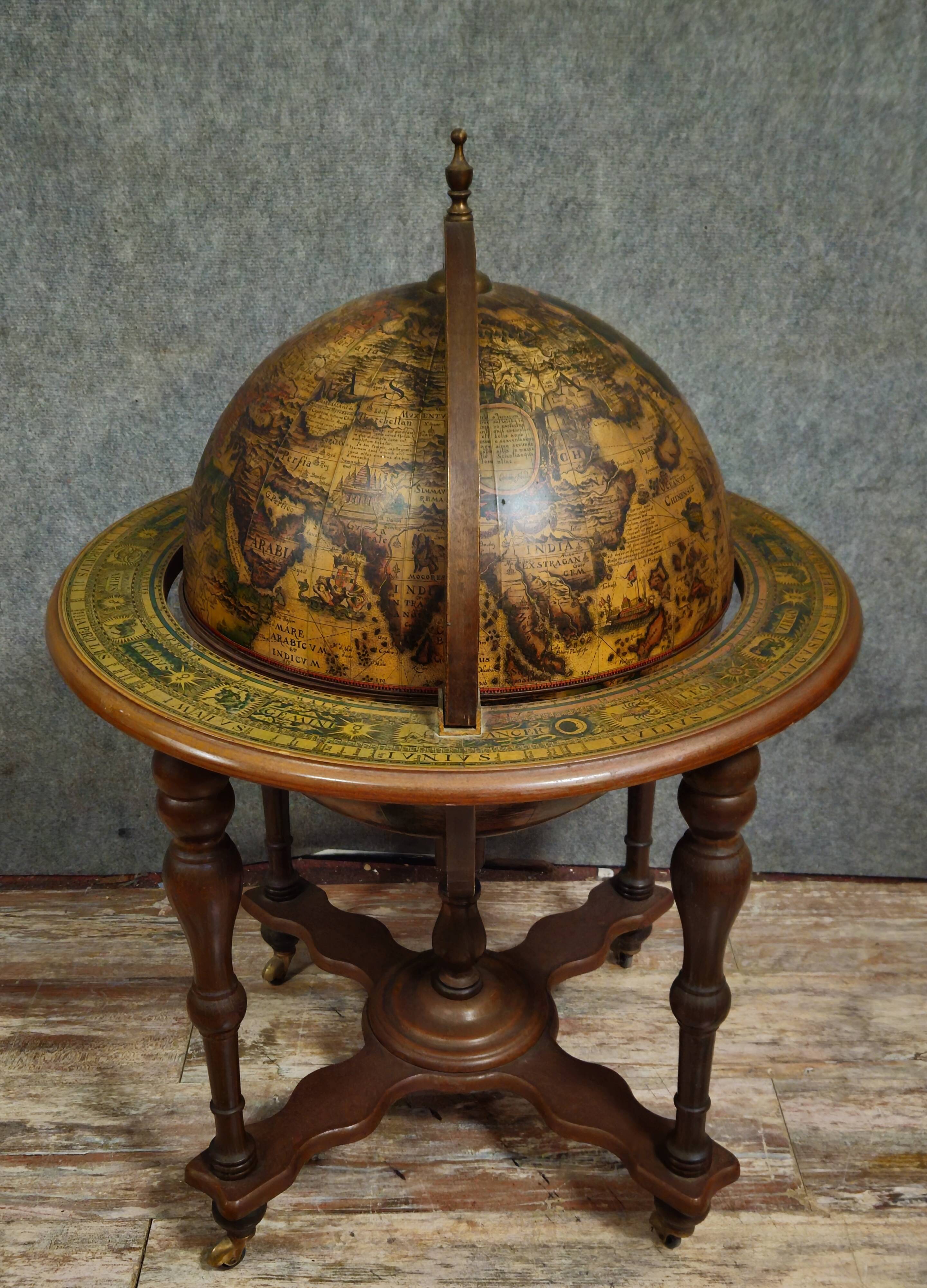 World map / standing globe bar, decorative work with an antique inspiration.