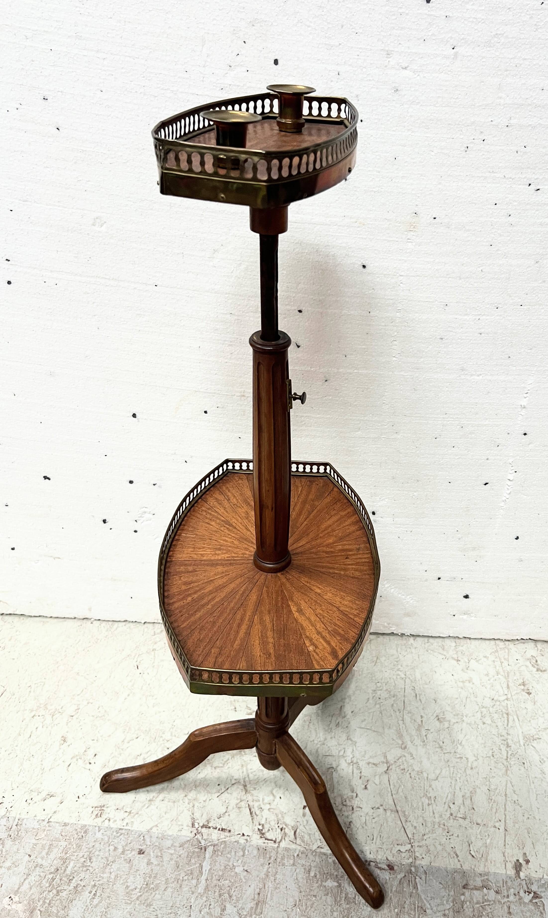 Silent servant in Louis XVI style in mahogany, 20th century.