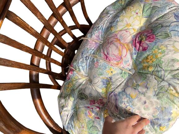 Rotating rattan armchair