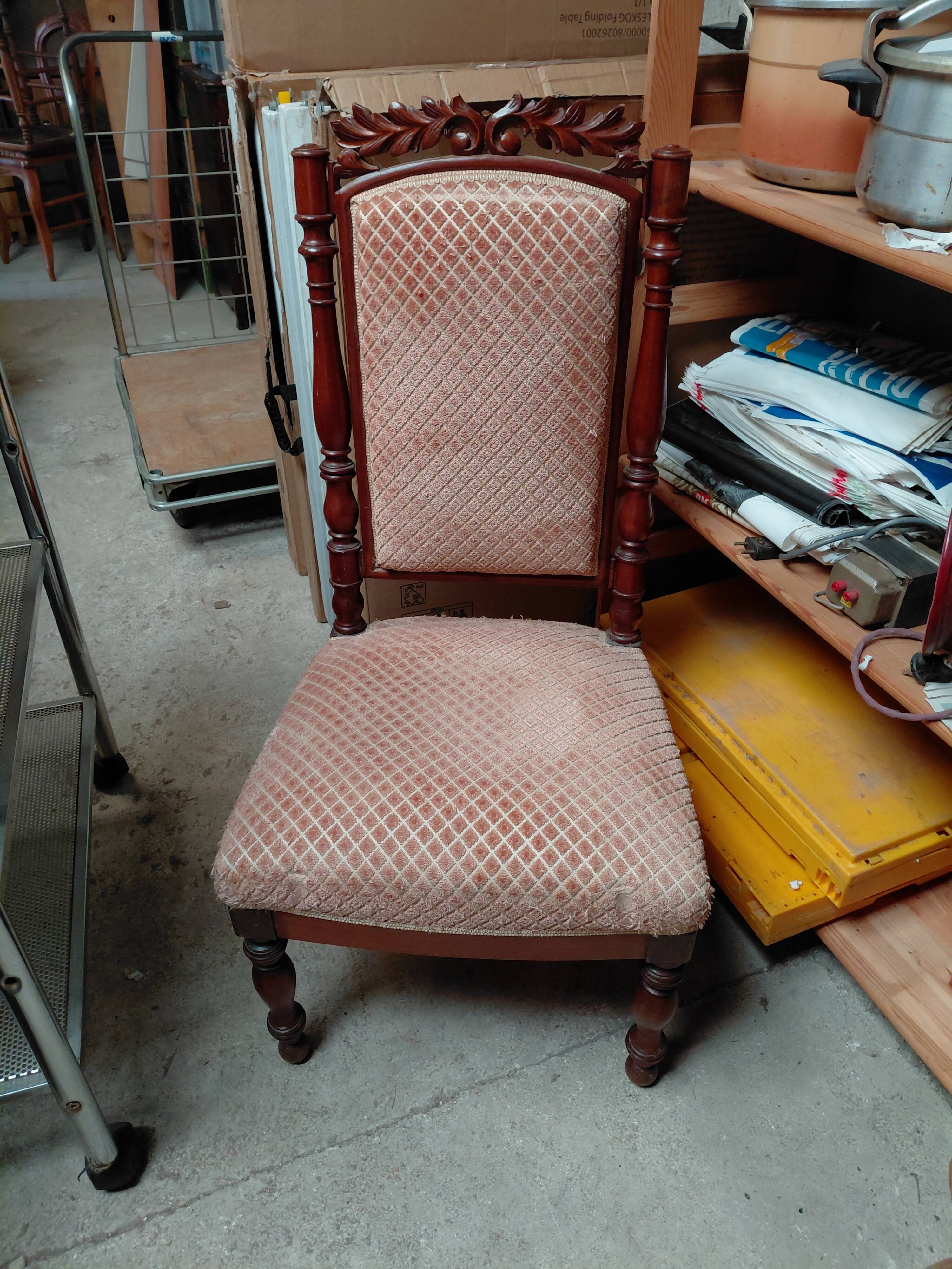 Nursing chair in velvet fabric