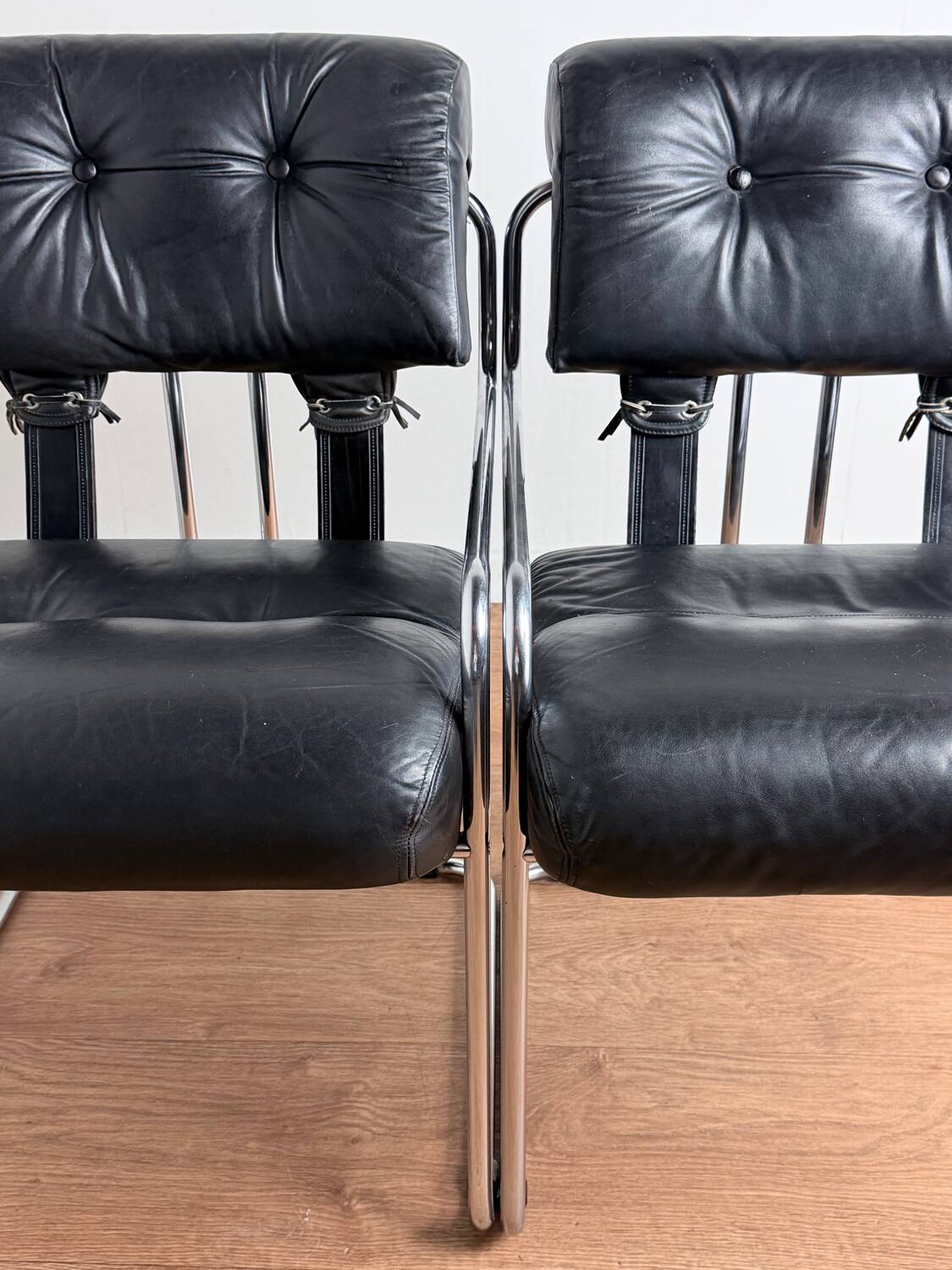 Pair of "Tucroma" armchairs – Guido Faleschini for iMariani – Italy