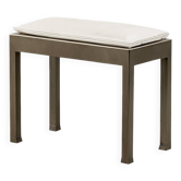 Gong est un tabouret avec des finitions soignées, qui provient du traitement de