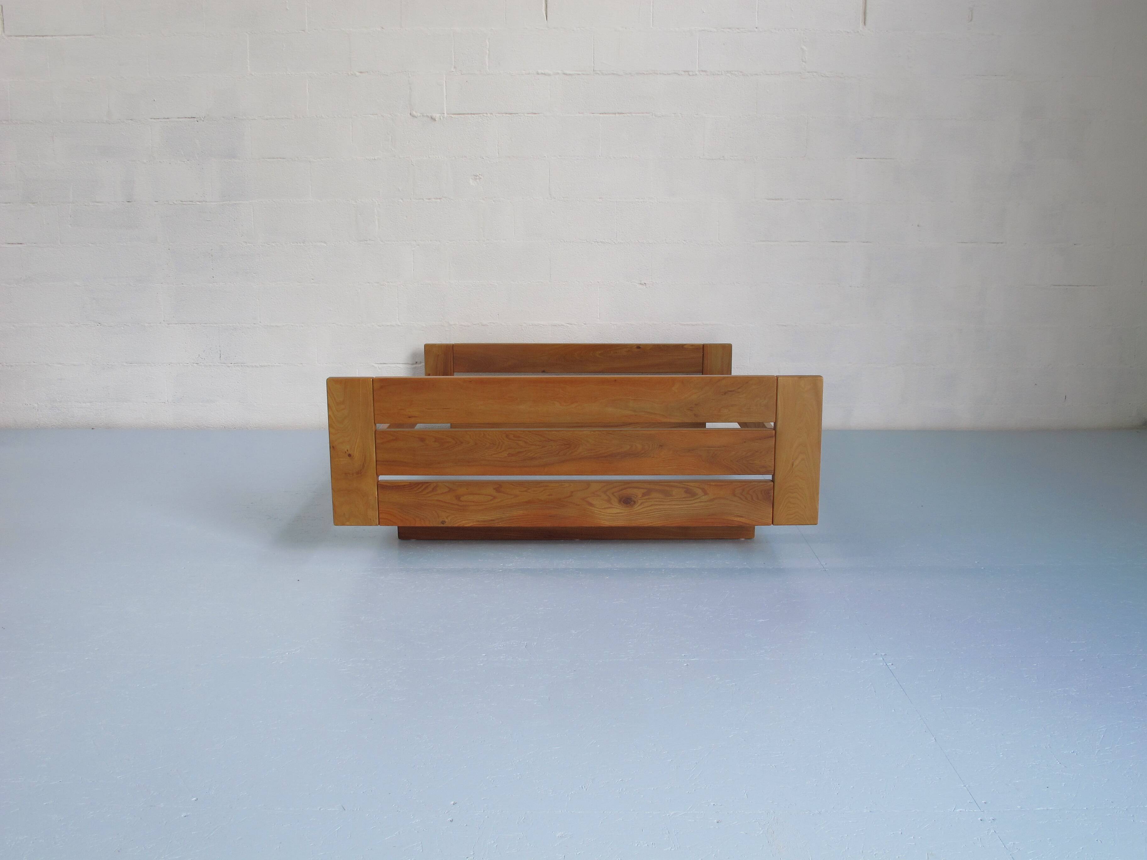 Regain solid elm bed