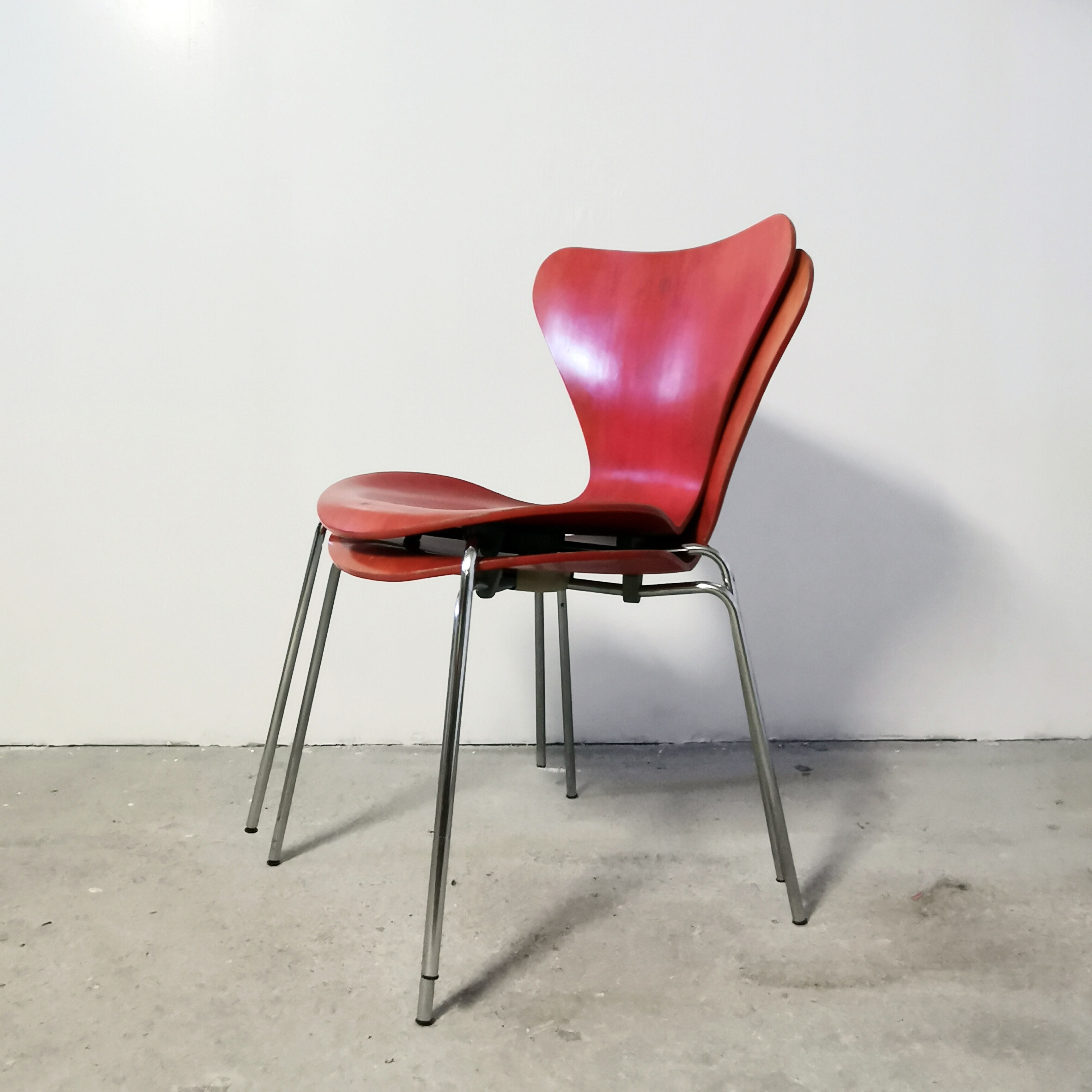 Pair of chairs 3107 by Arne Jacobsen for Fritz Hansen, 1976
