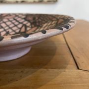 Assiette moderniste en céramique "Poissons au filet" – Atelier Segui