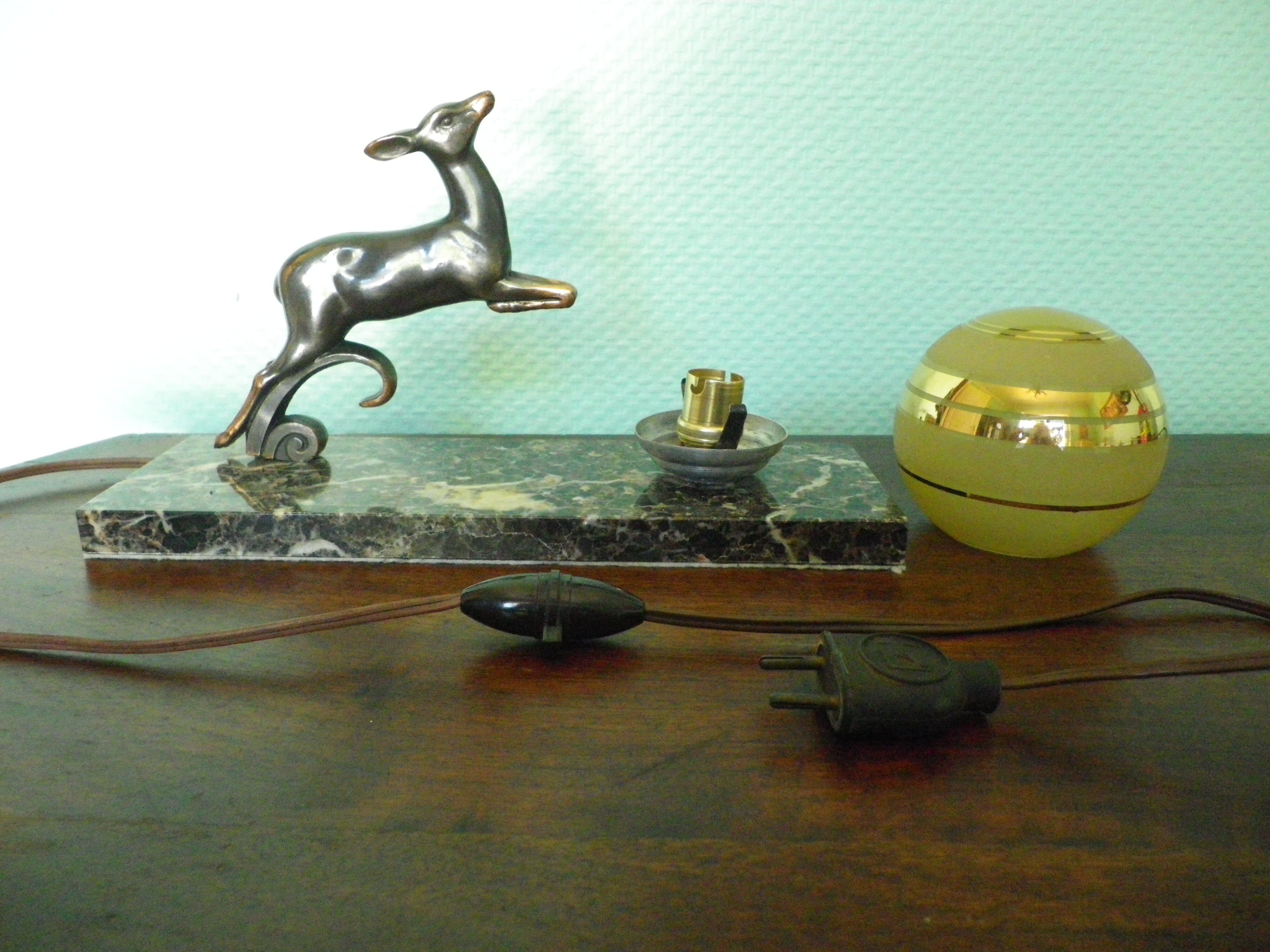 Art deco table lamp, marble, opaque glass and granite, animal in bronze patinated regulator