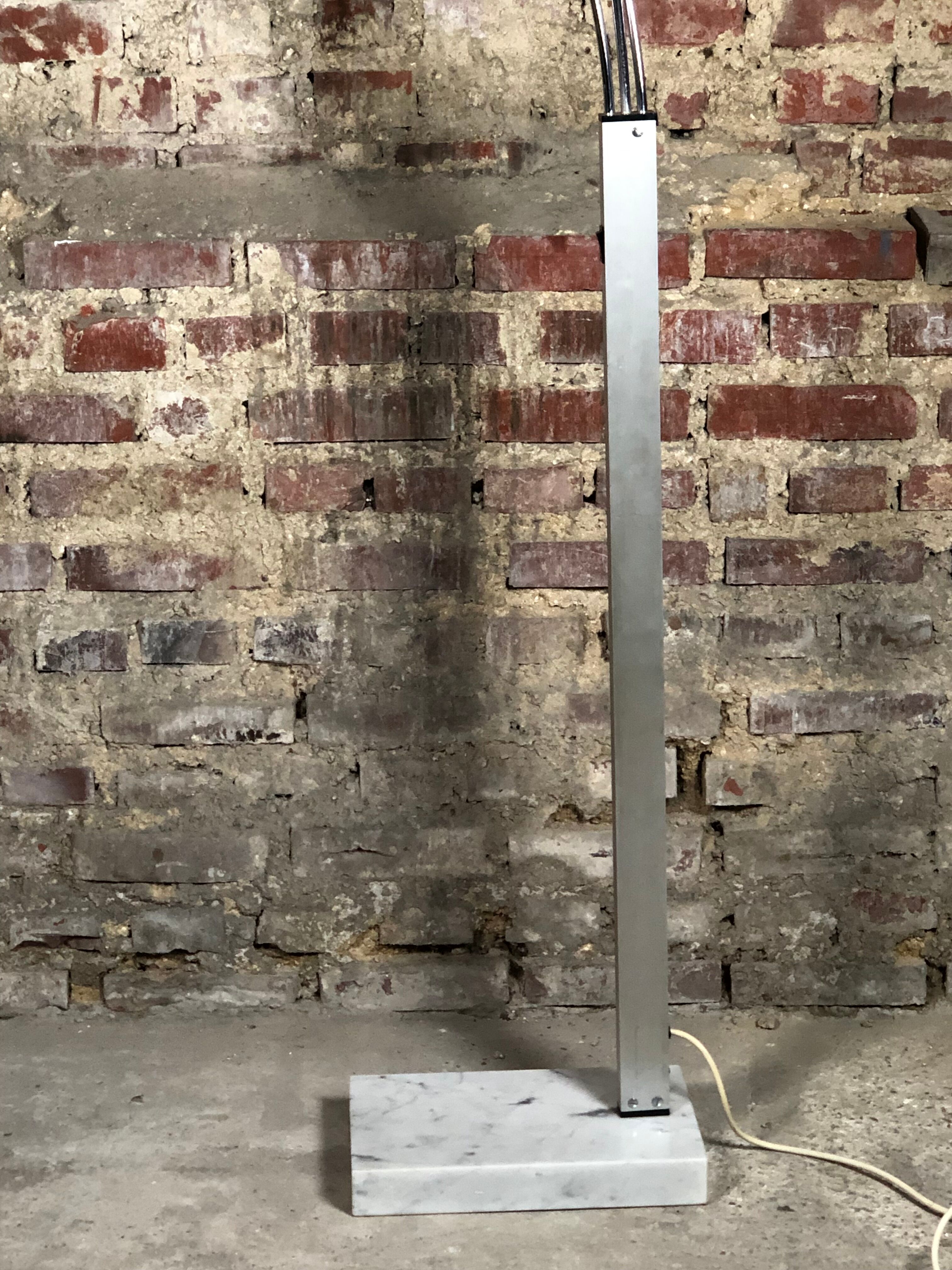 Vintage 70'S thrush floor lamp with 3 chrome metal lights.