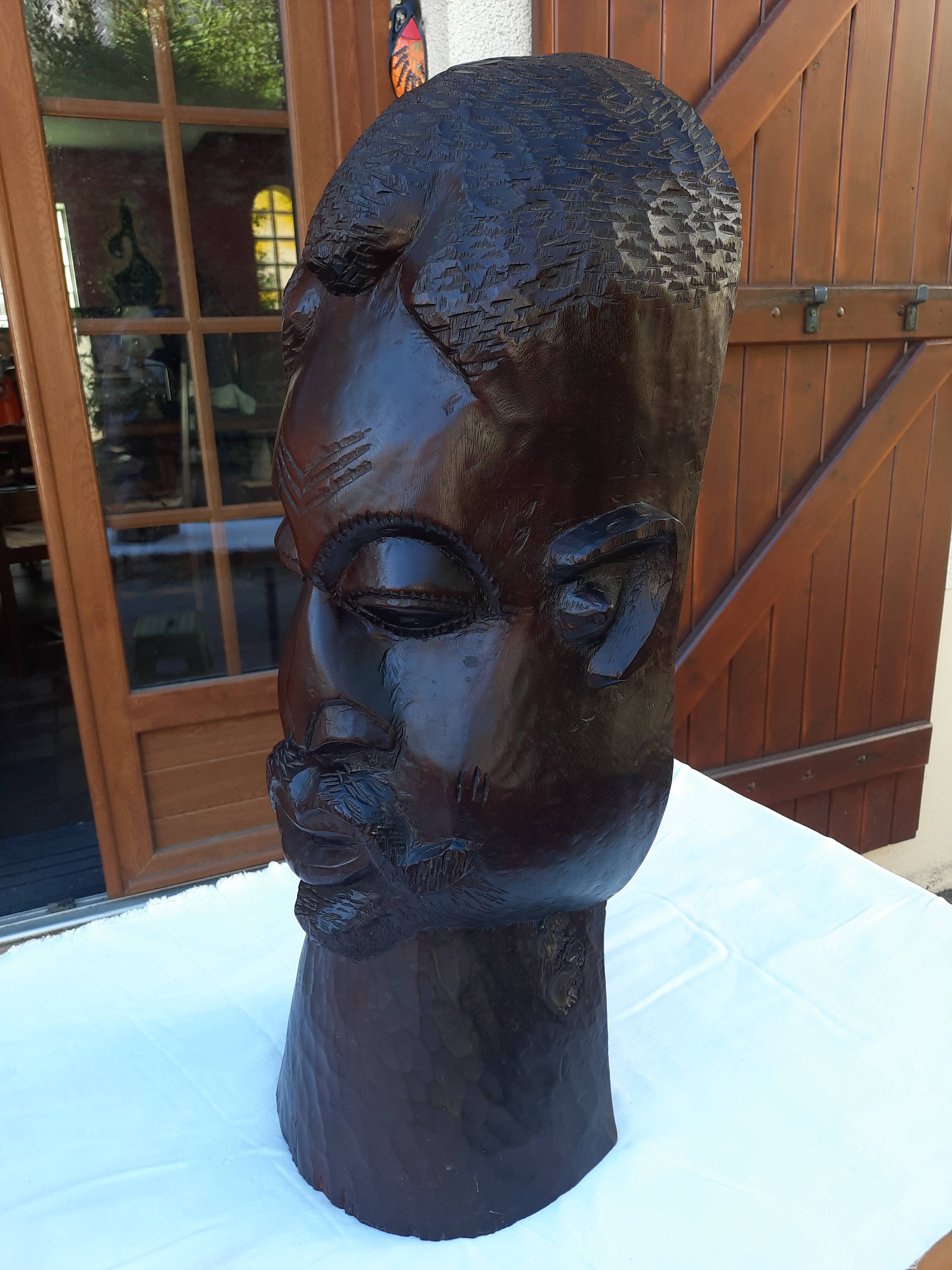 Large carved African head in exotic wood – Madagascar – 65 cm