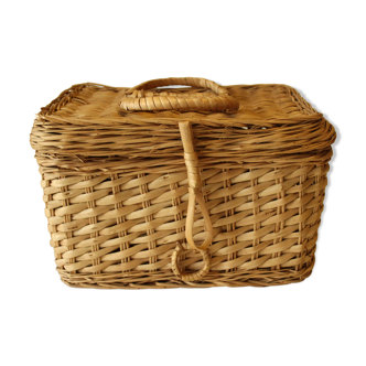 Braided rattan basket with lid, jewelry box, vintage from the 1970s