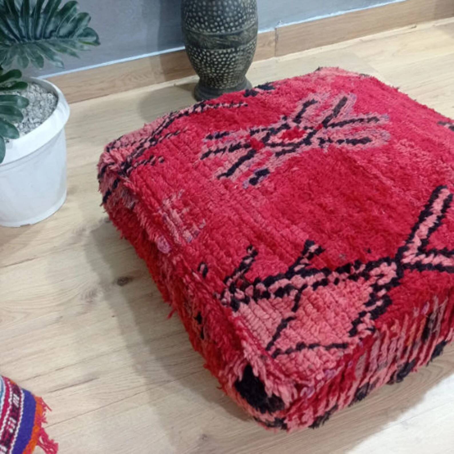 Handmade Berber pouf in wool 60 X 60 X 20 CM