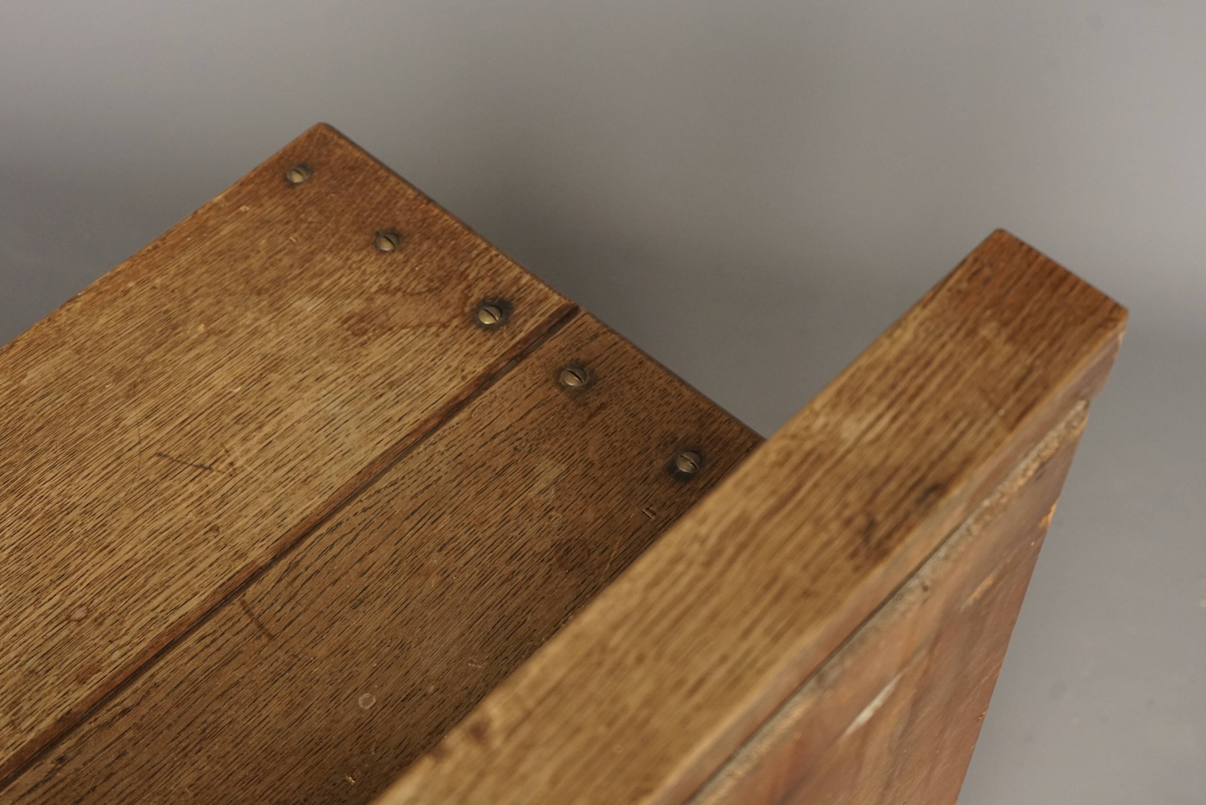 Dutch Traditionalist oak bench, Delft School. 1920s