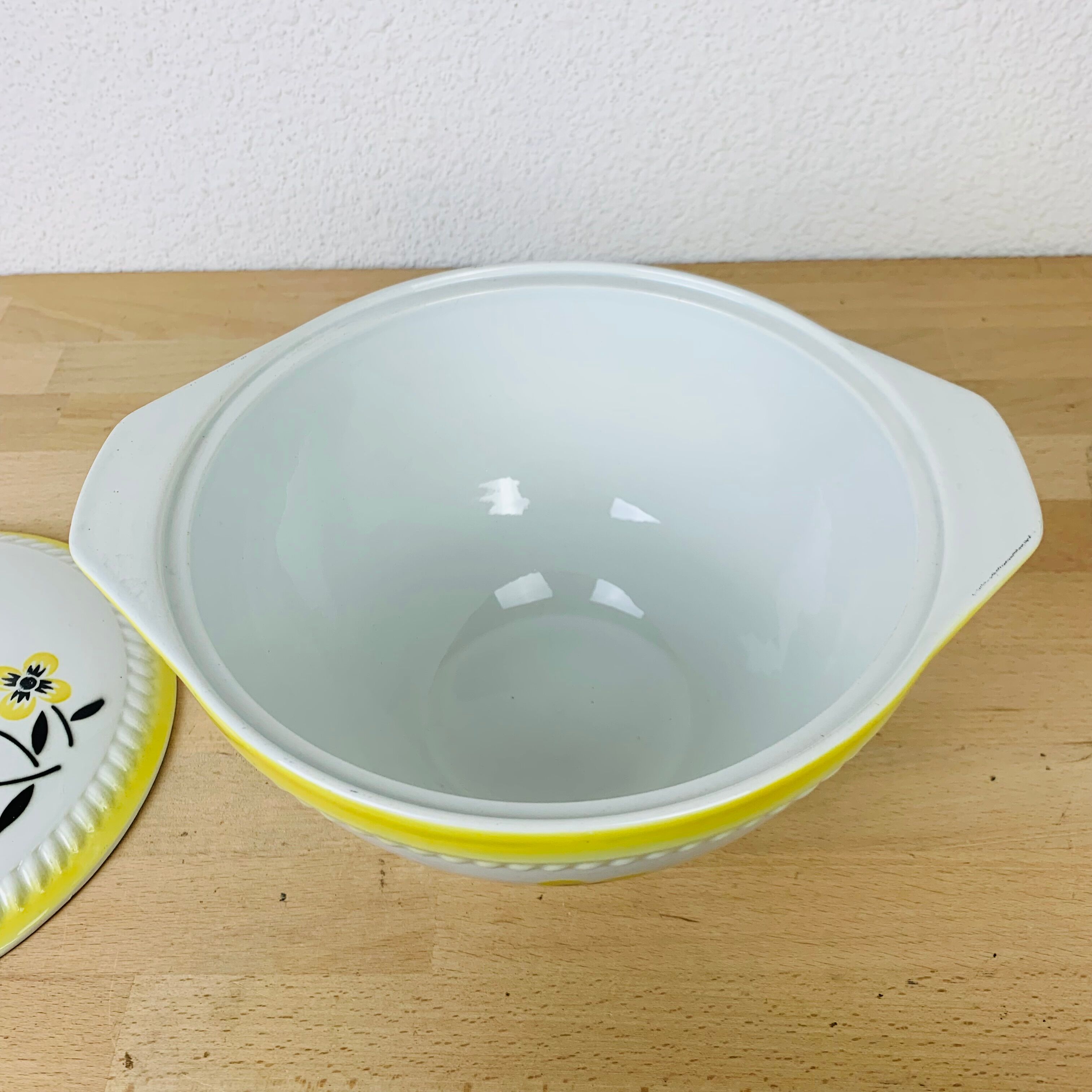 Vintage dishes and tureen in ceramic