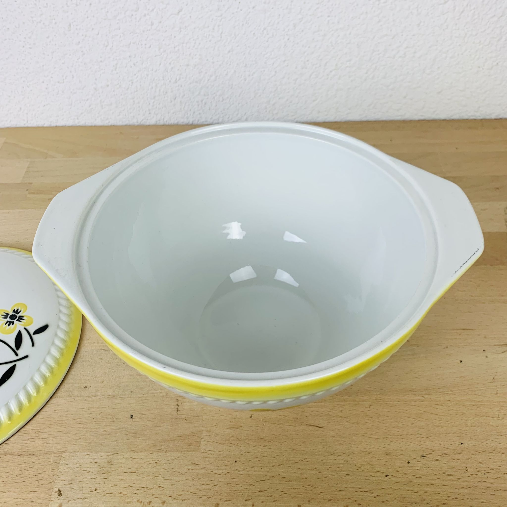 Plats et soupière en céramique vintage