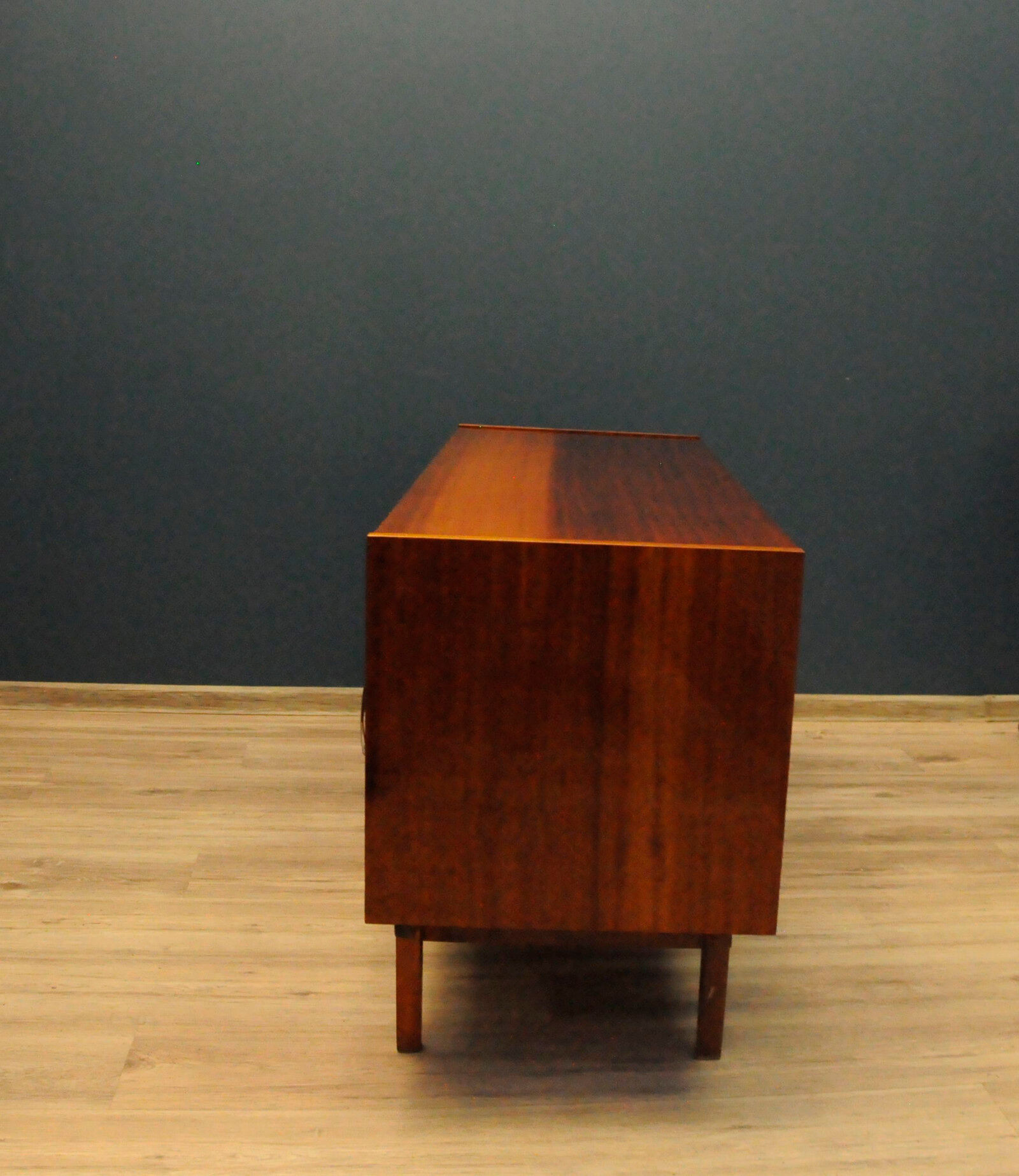 Commode Violetta avec portes coulissantes