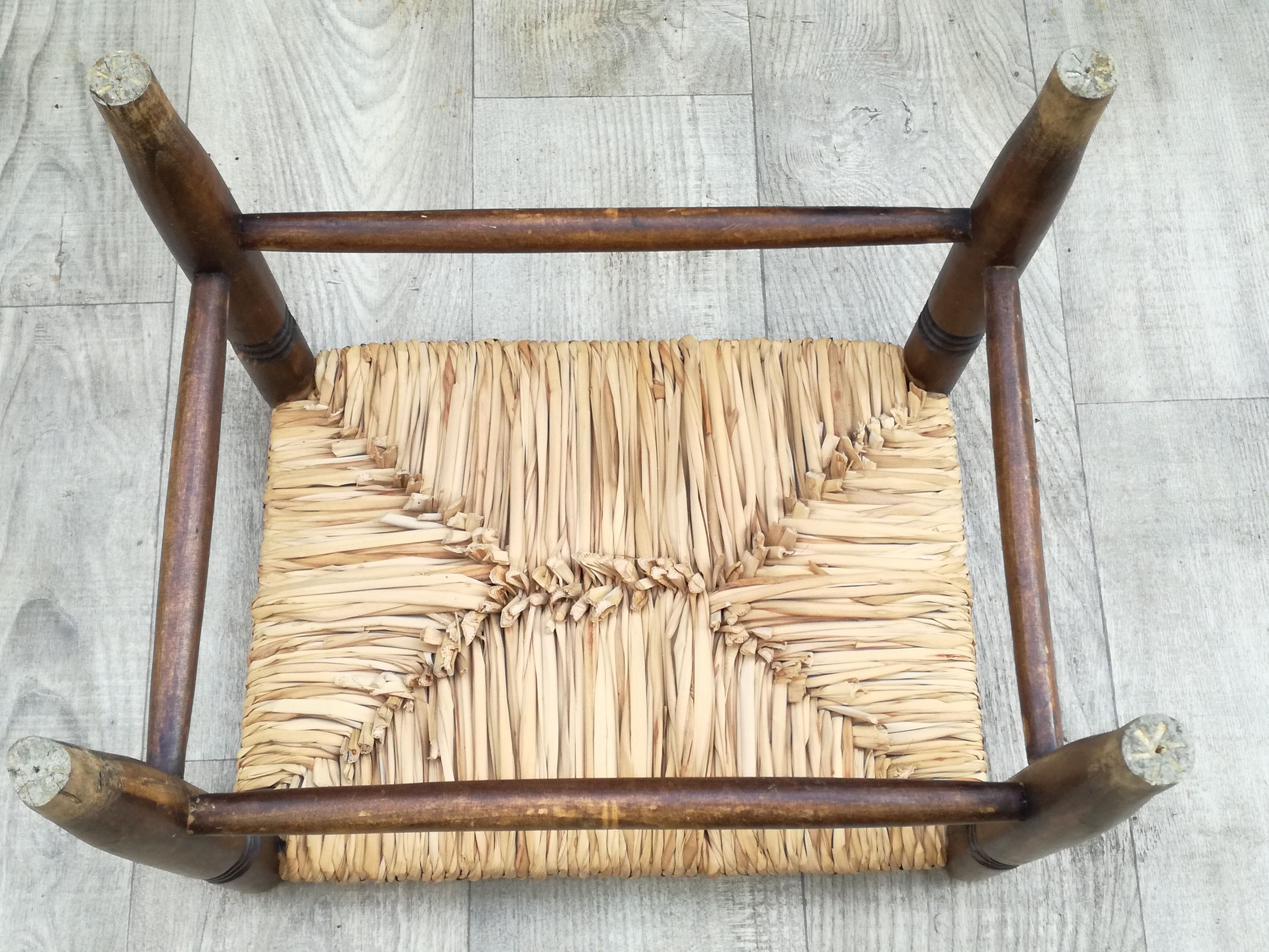 Tabouret vintage en bois et paille