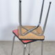 Tabourets en formica rouges