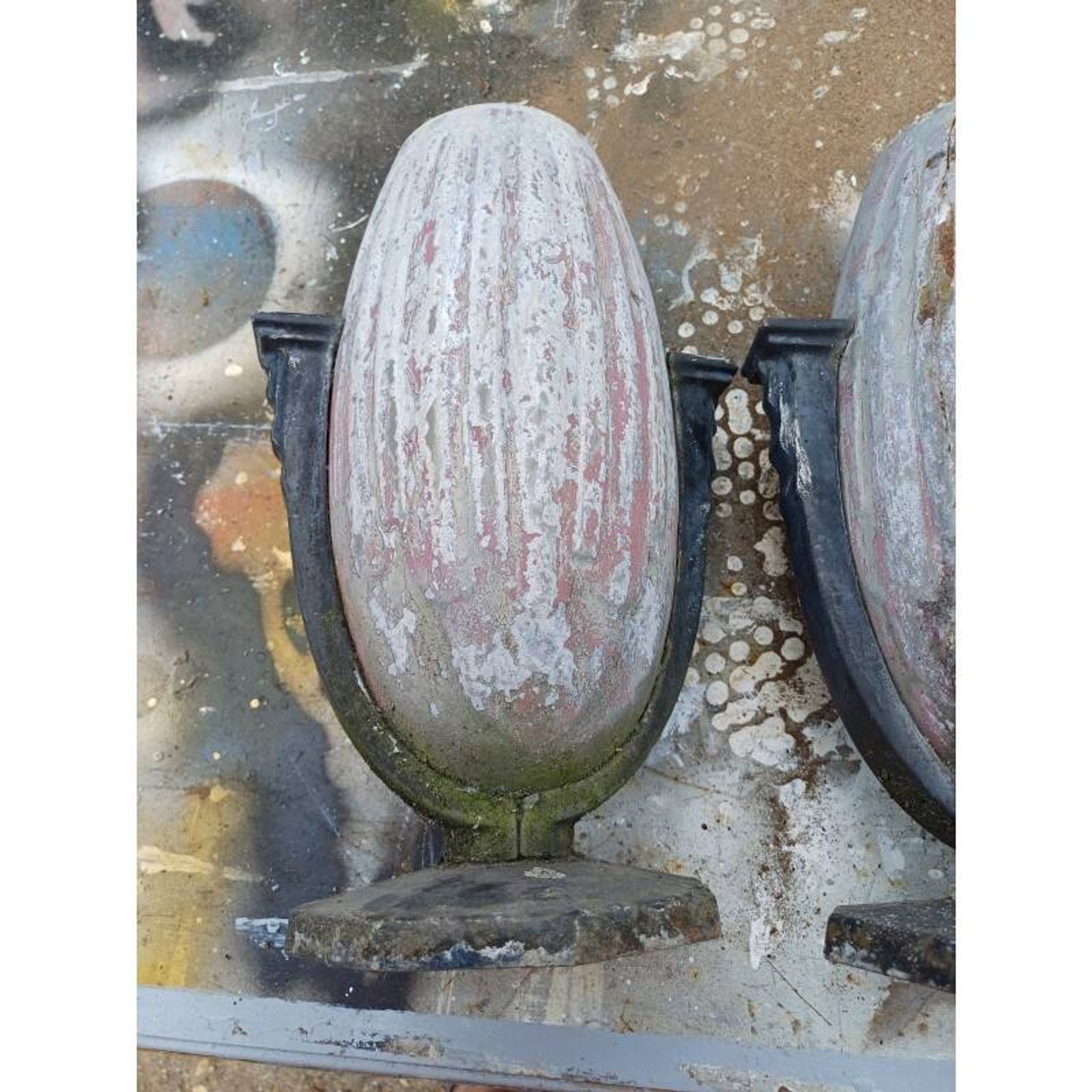 Paire de vases art déco fonte émaillée