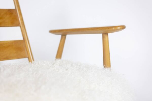 Paire de fauteuils « lounge » en hêtre blond. Années 1950