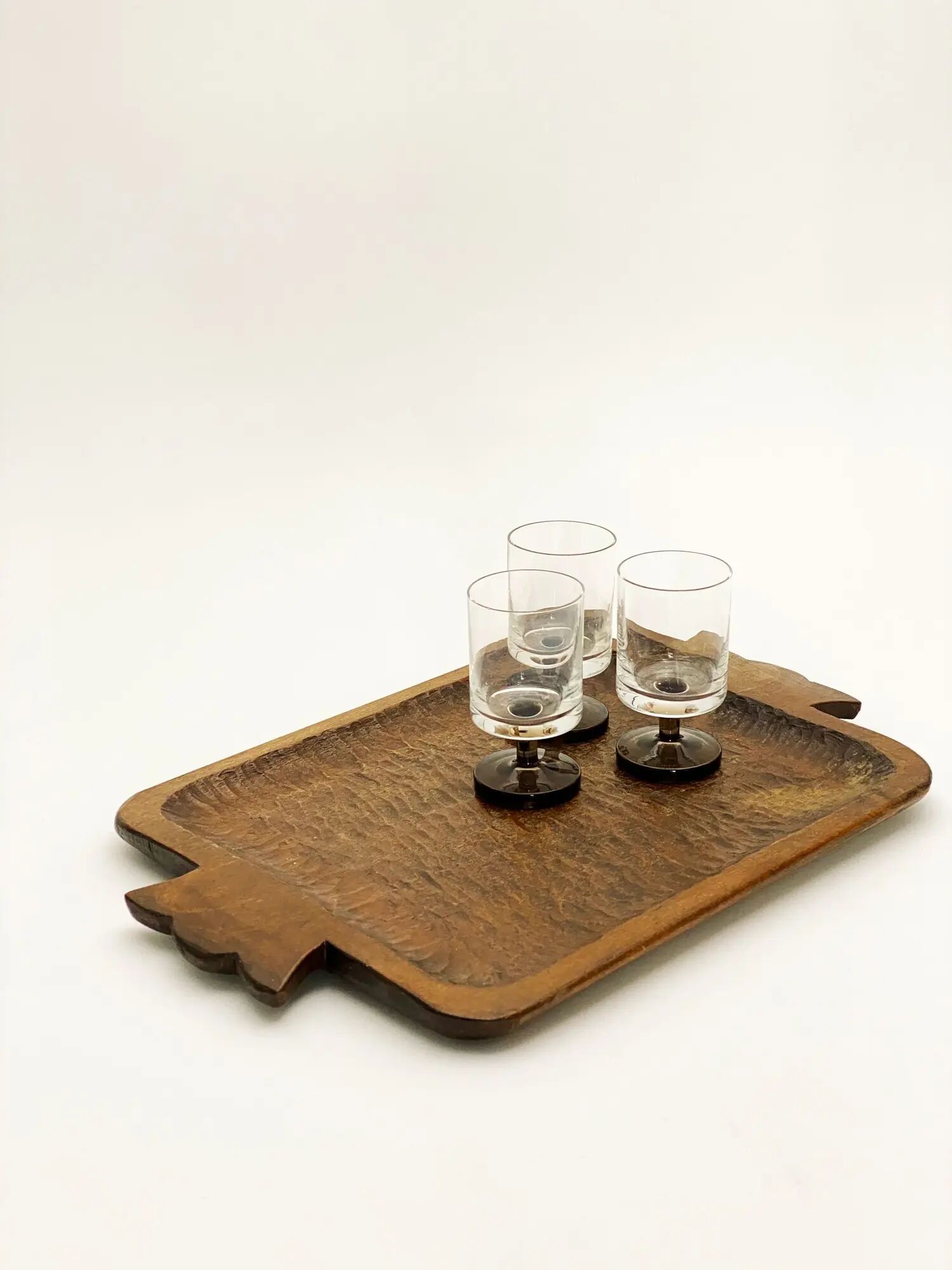 Carved wooden plateau