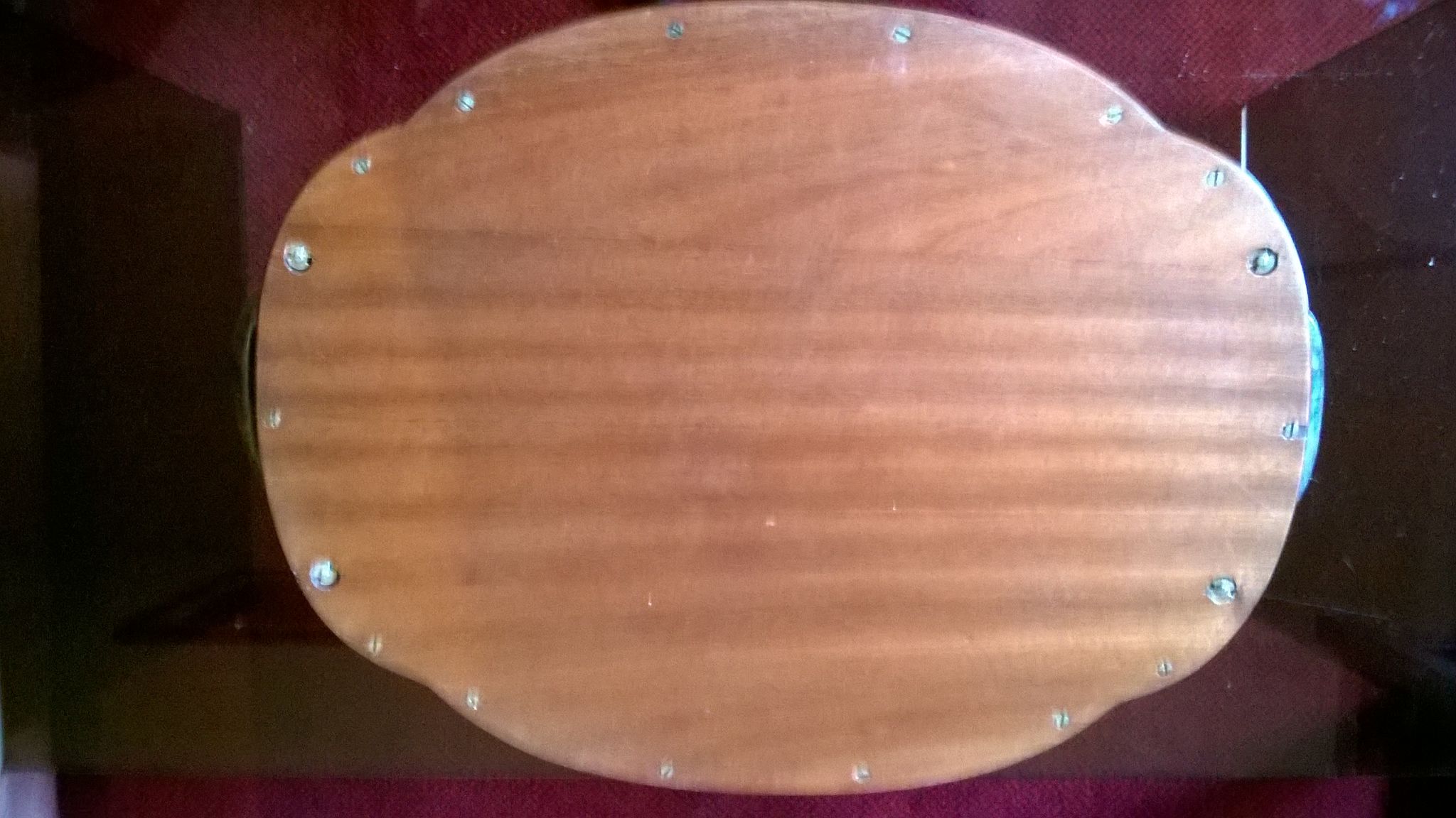 Plateau de service en bois, verre et dentelle de bruxelles