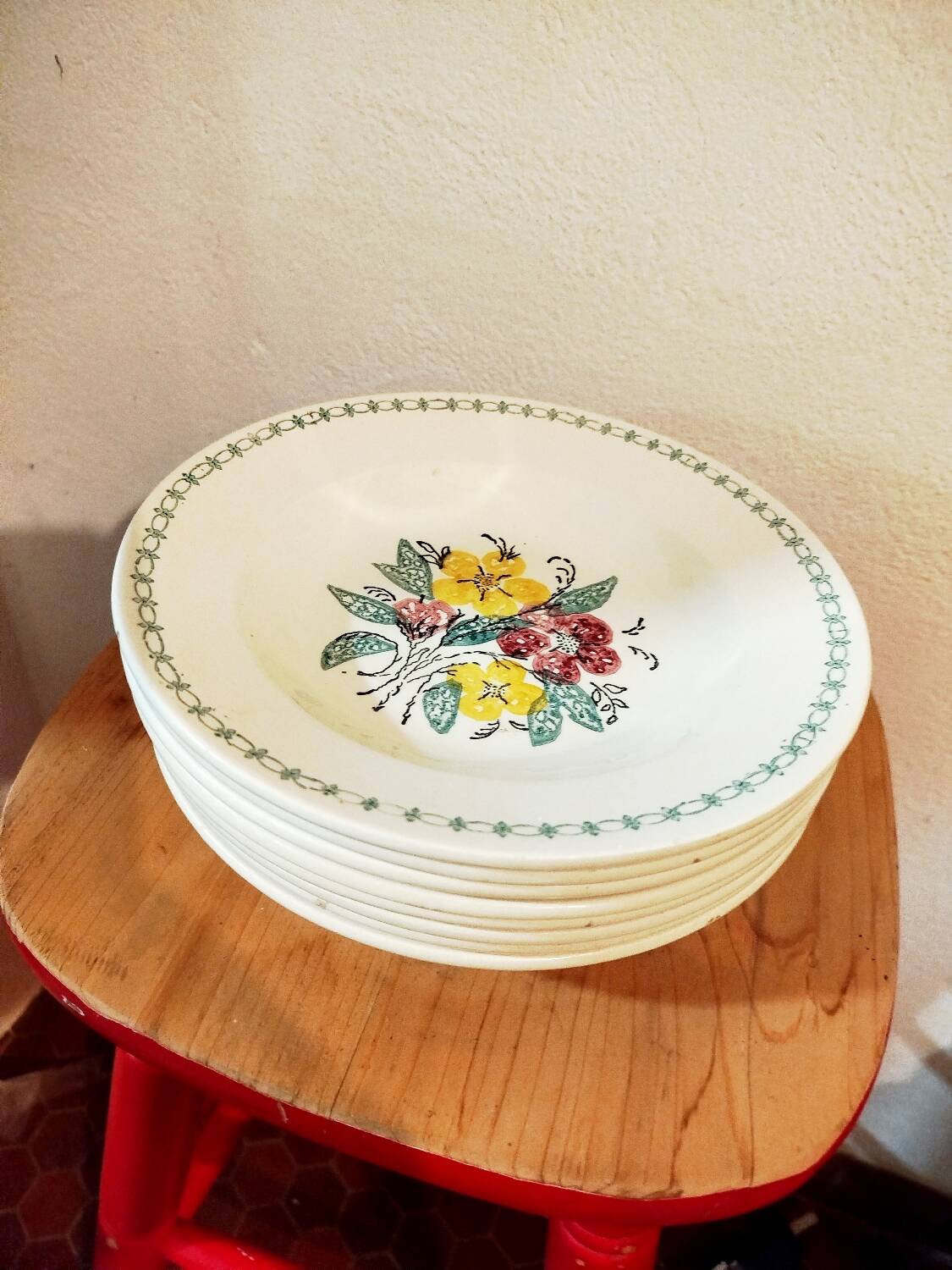 8 Digoin Sarreguemines plates