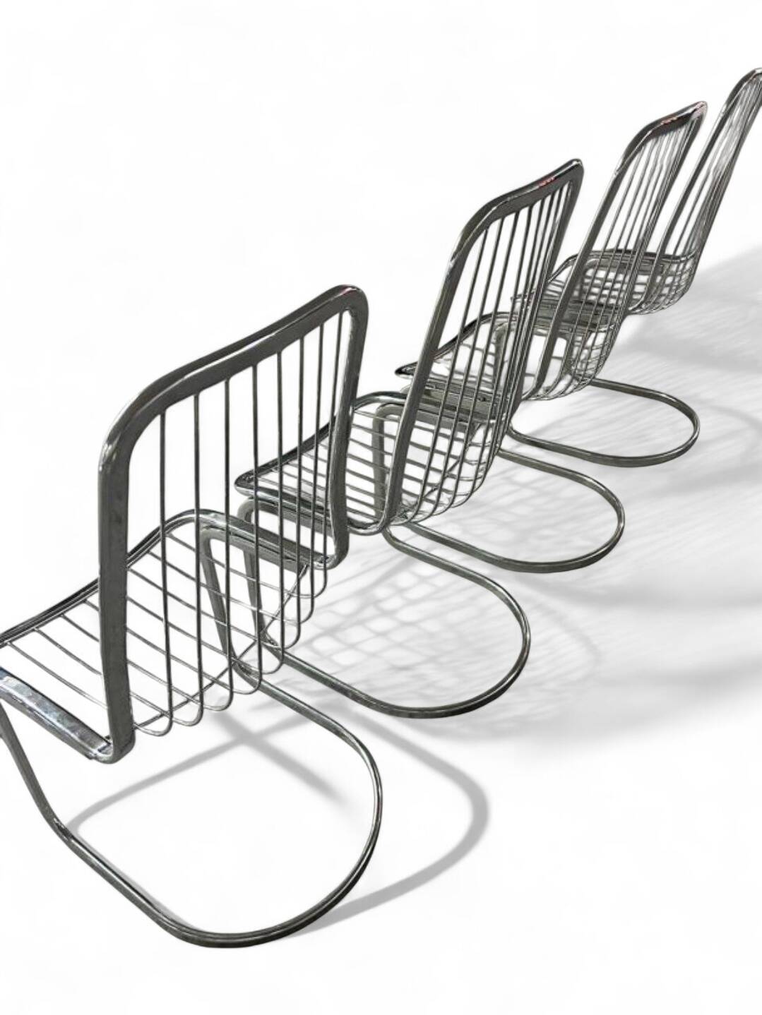 Dining table + 4 chrome chairs – Circa 1970