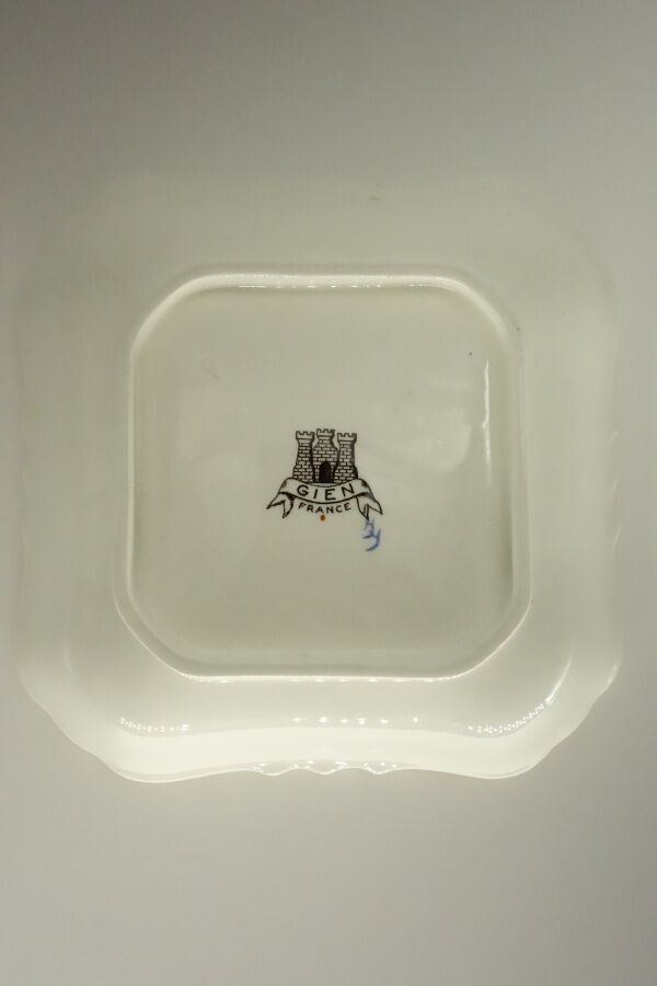 Pocket empty faience gien renaissance décor blue background