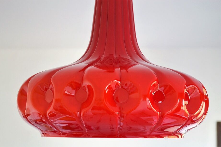 Suspension Putzler en opaline rouge vintage 1970s