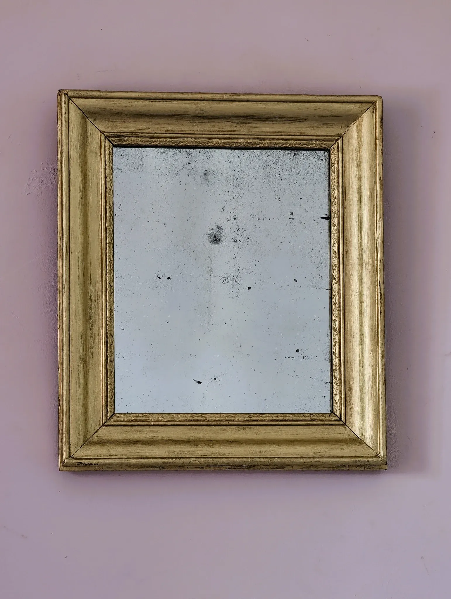 Small Art Deco mirror with a gilded wooden frame.