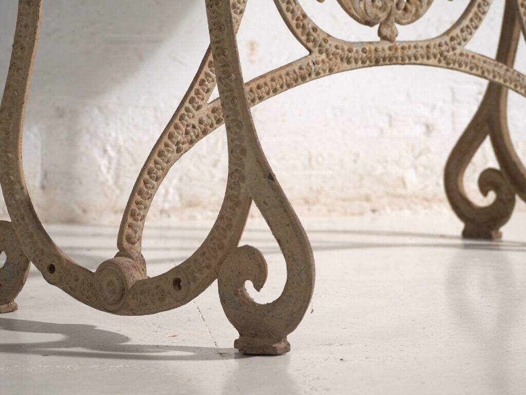 Table de jardin ancienne en fonte – Europe centrale, vers 1900