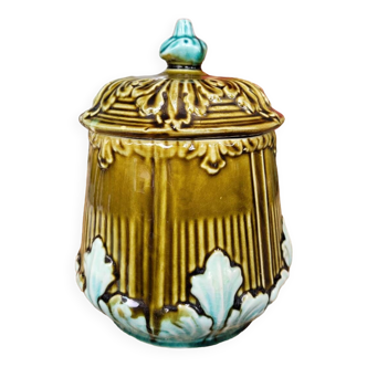 Covered slip pot