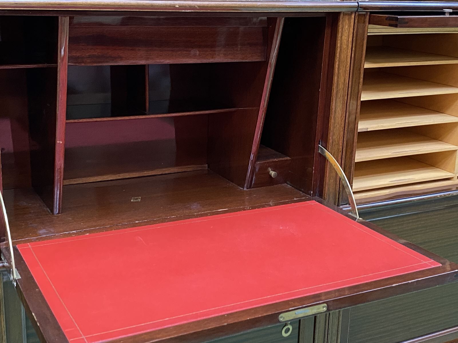 MD bookcase in mahogany 1970
