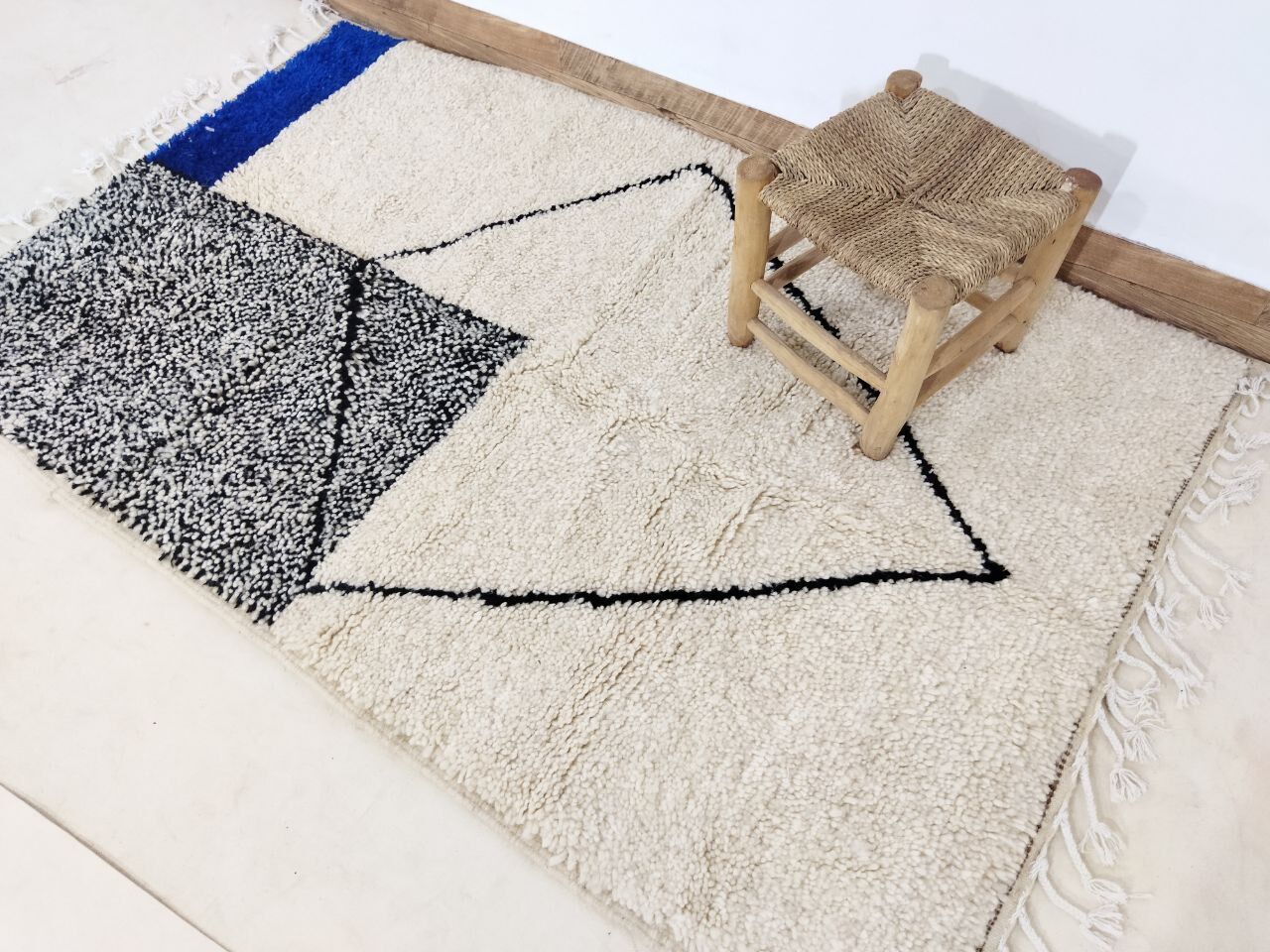 Moroccan berbere carpet 174x109cm