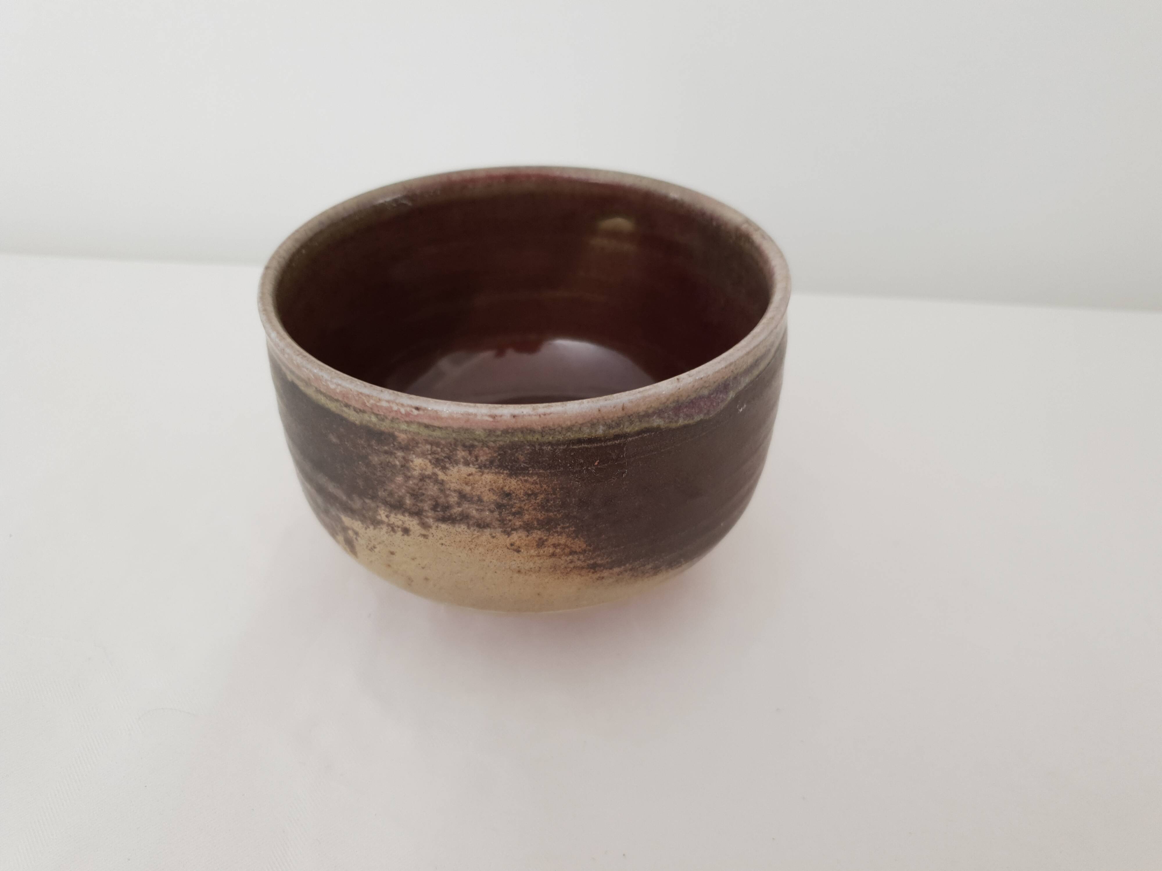 Signed ceramic bowl / cup (Pictogram to identify)