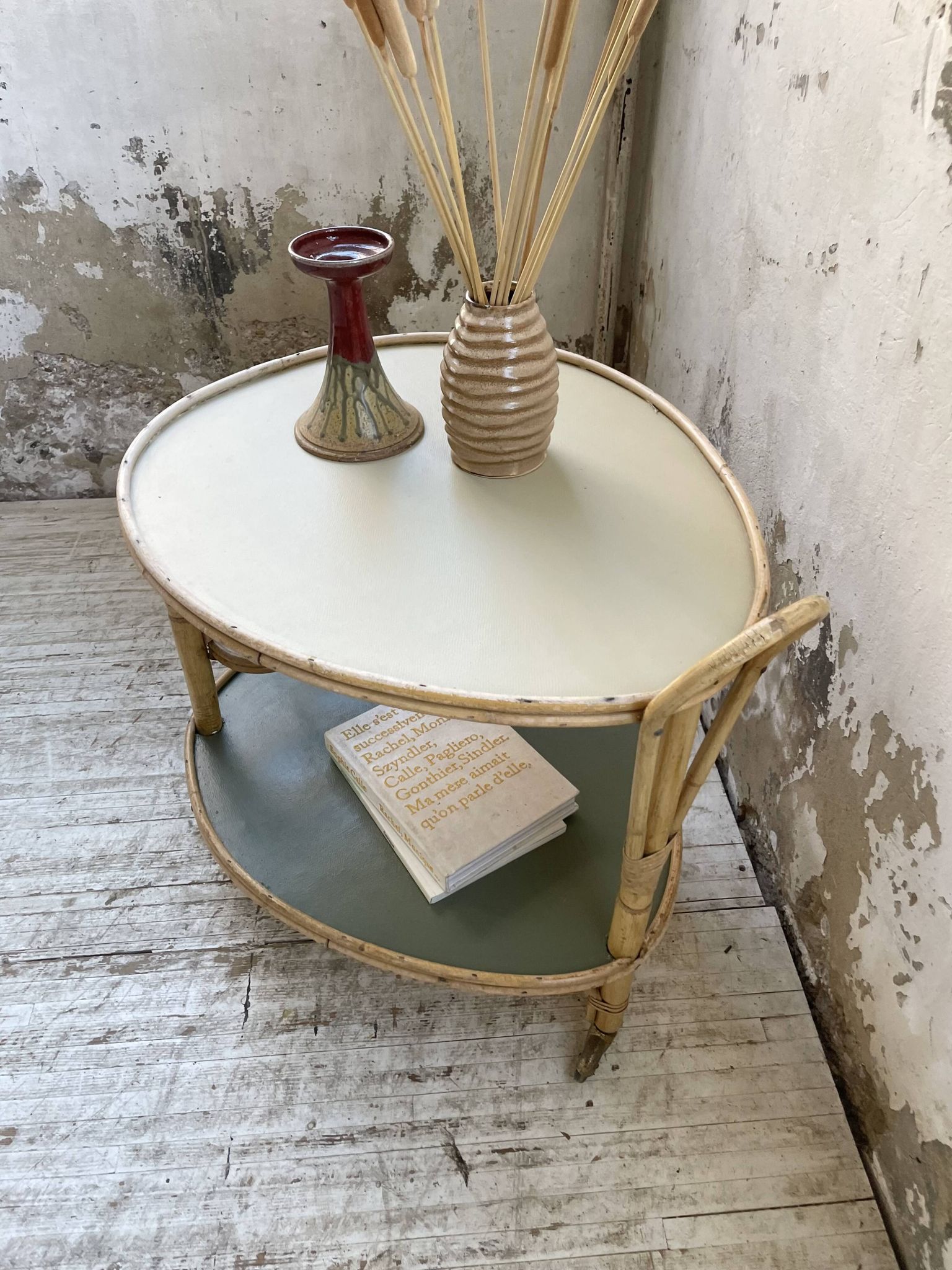 Desserte, table roulante en rotin années 60