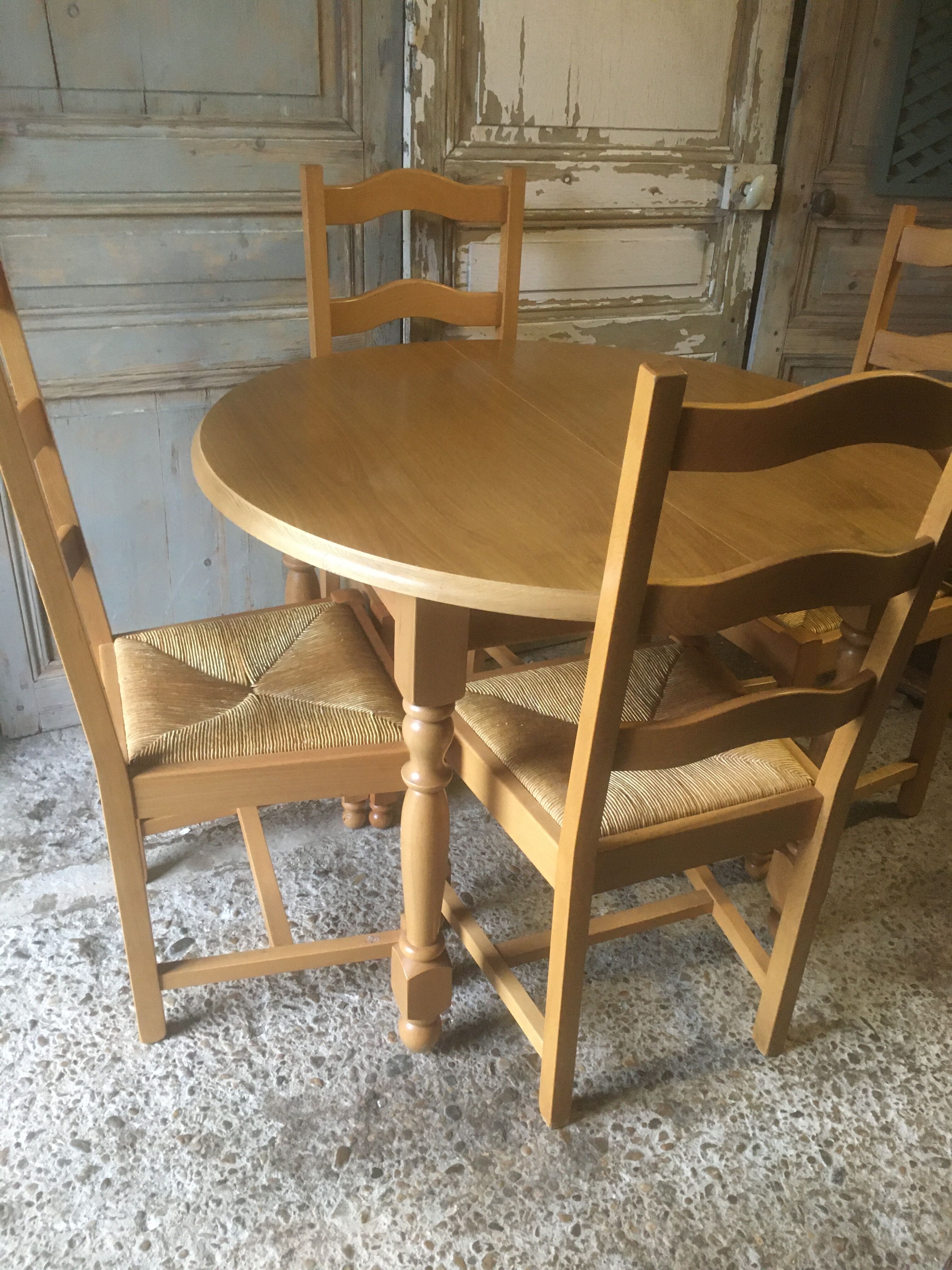 Round table & 4 rush-seated chairs in oak and beech