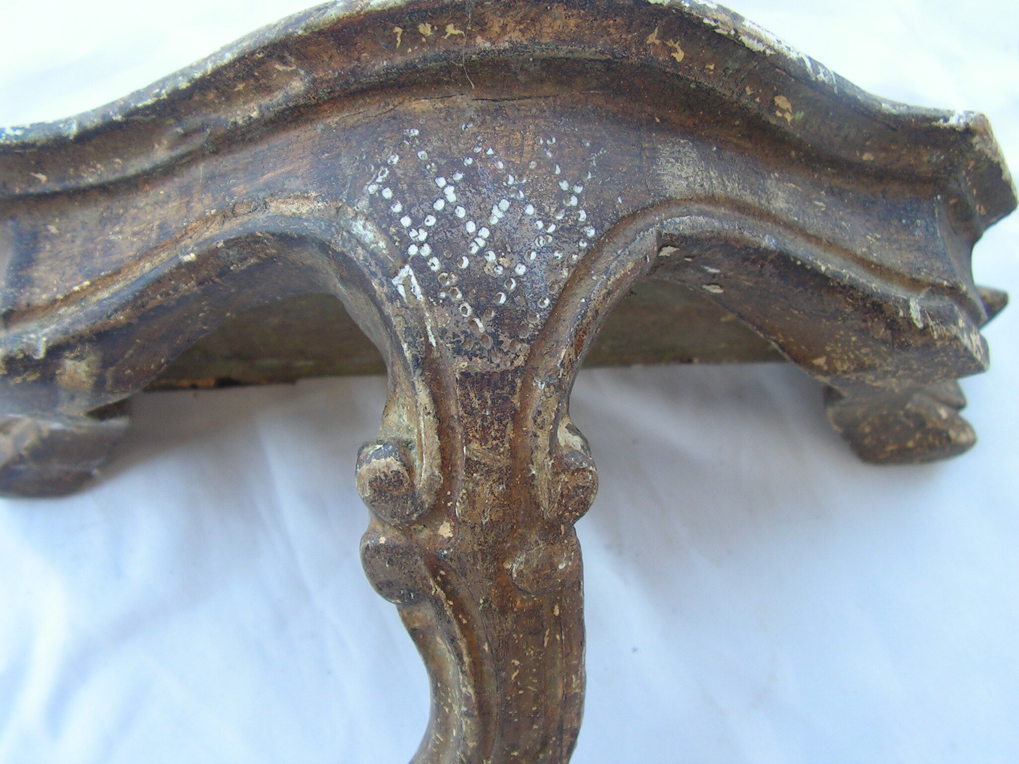 Console in stucco glod