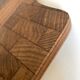 Planche à découper scandinave en bois debout