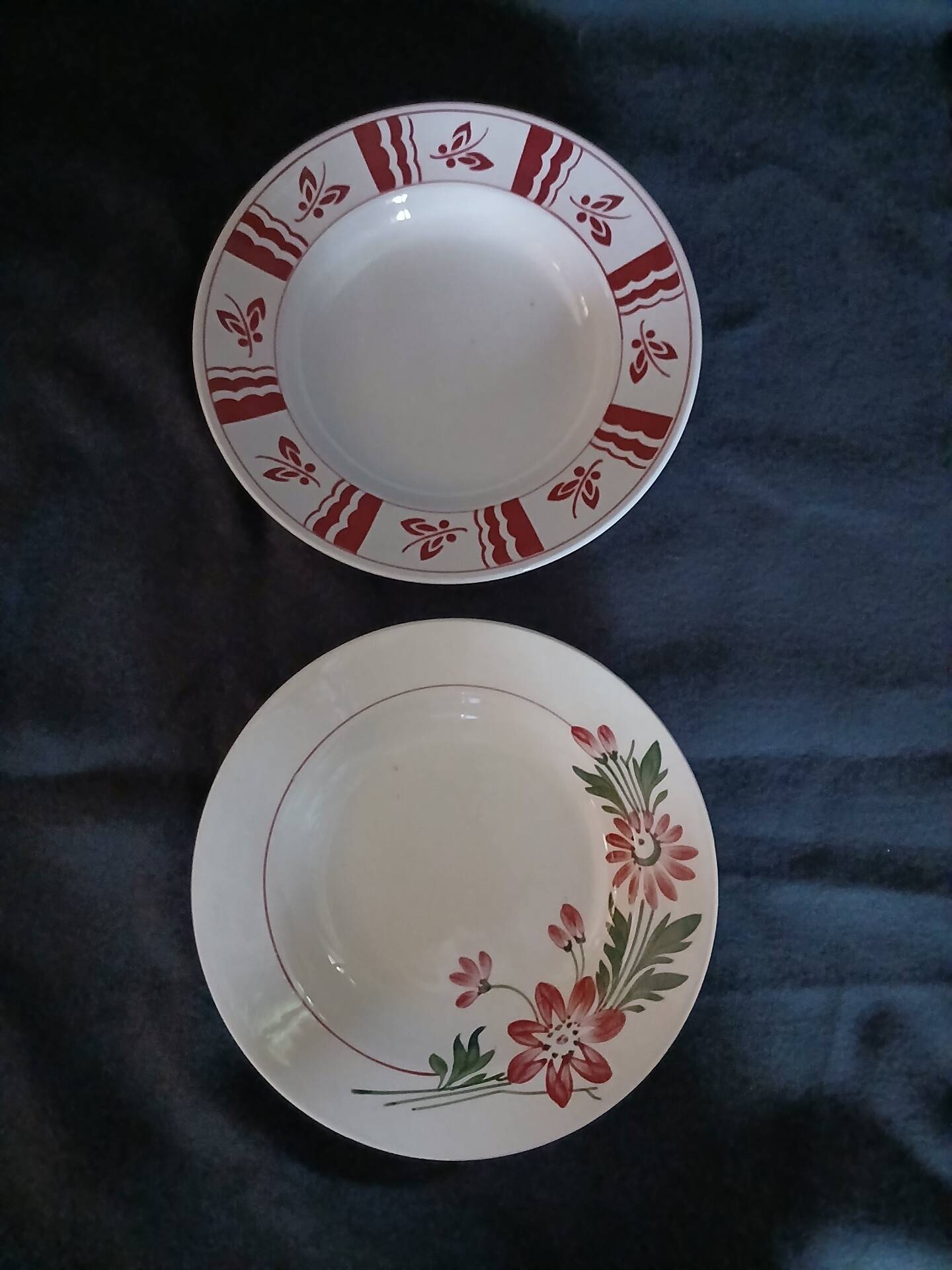 8 assiettes creuses anciennes dépareillées 