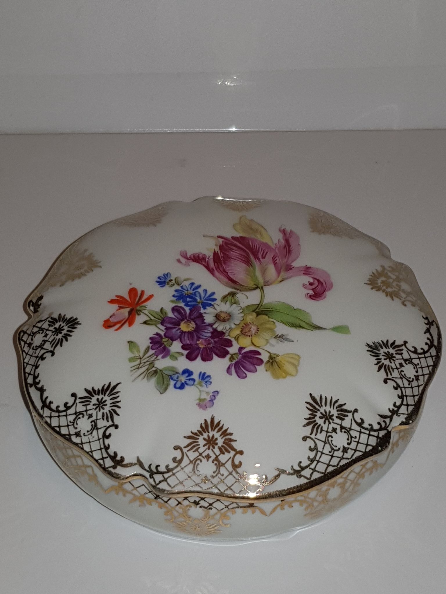 Porcelain box of Limoges SAP France floral decoration