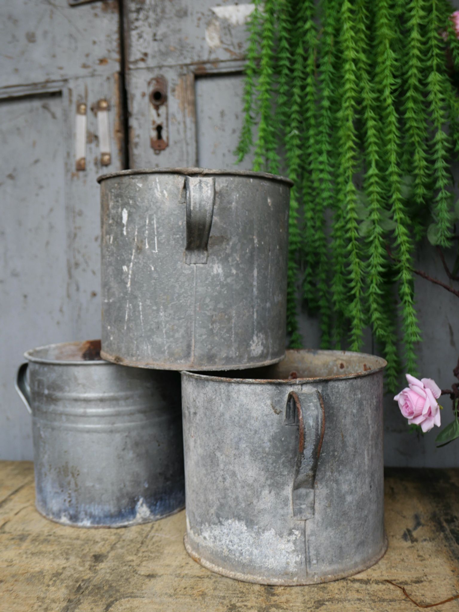 Cache pot en zinc