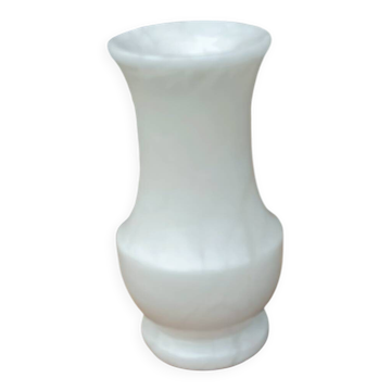 Vase en marbre blanc