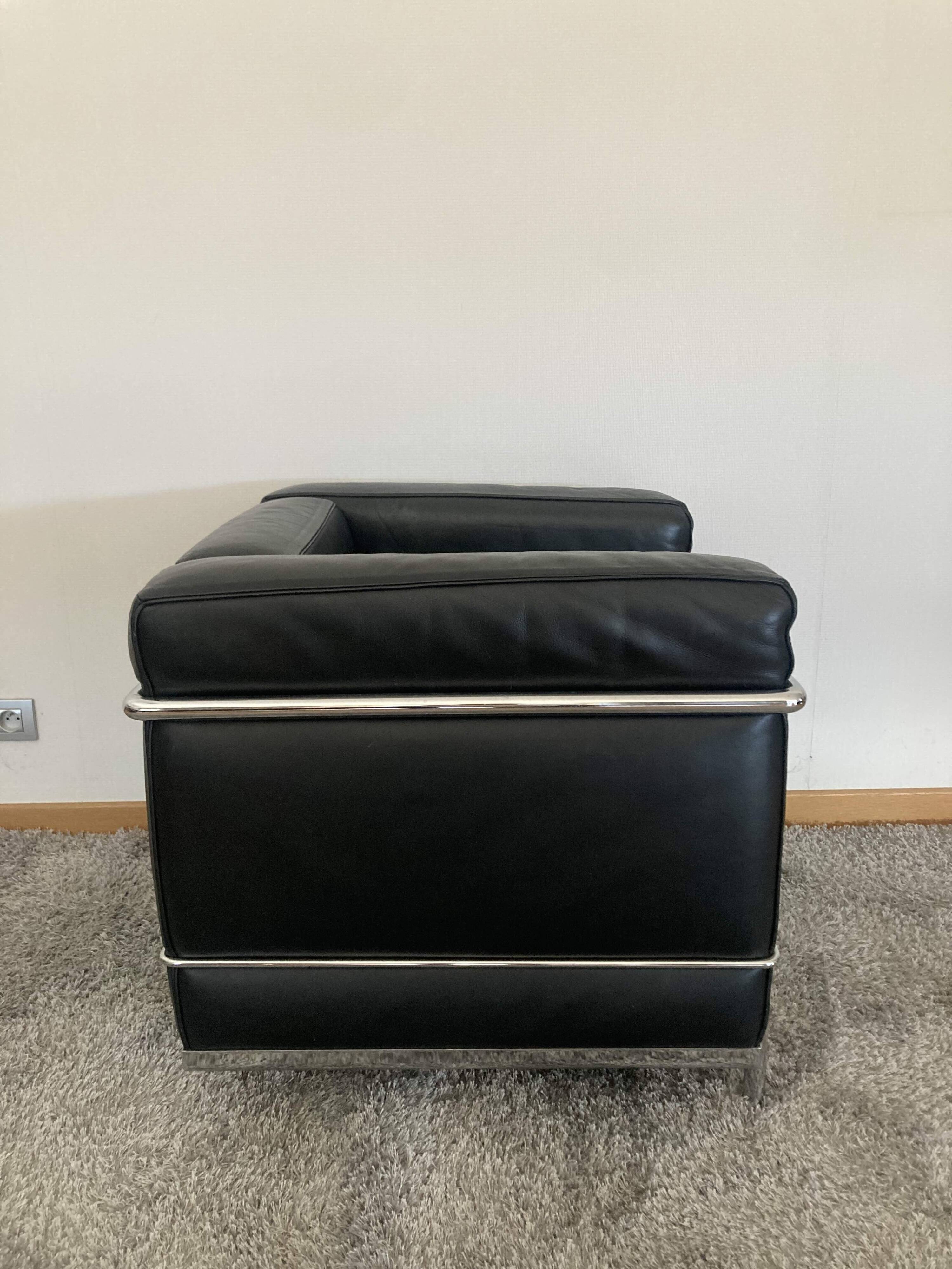 Le Corbusier LC2 armchair in black leather