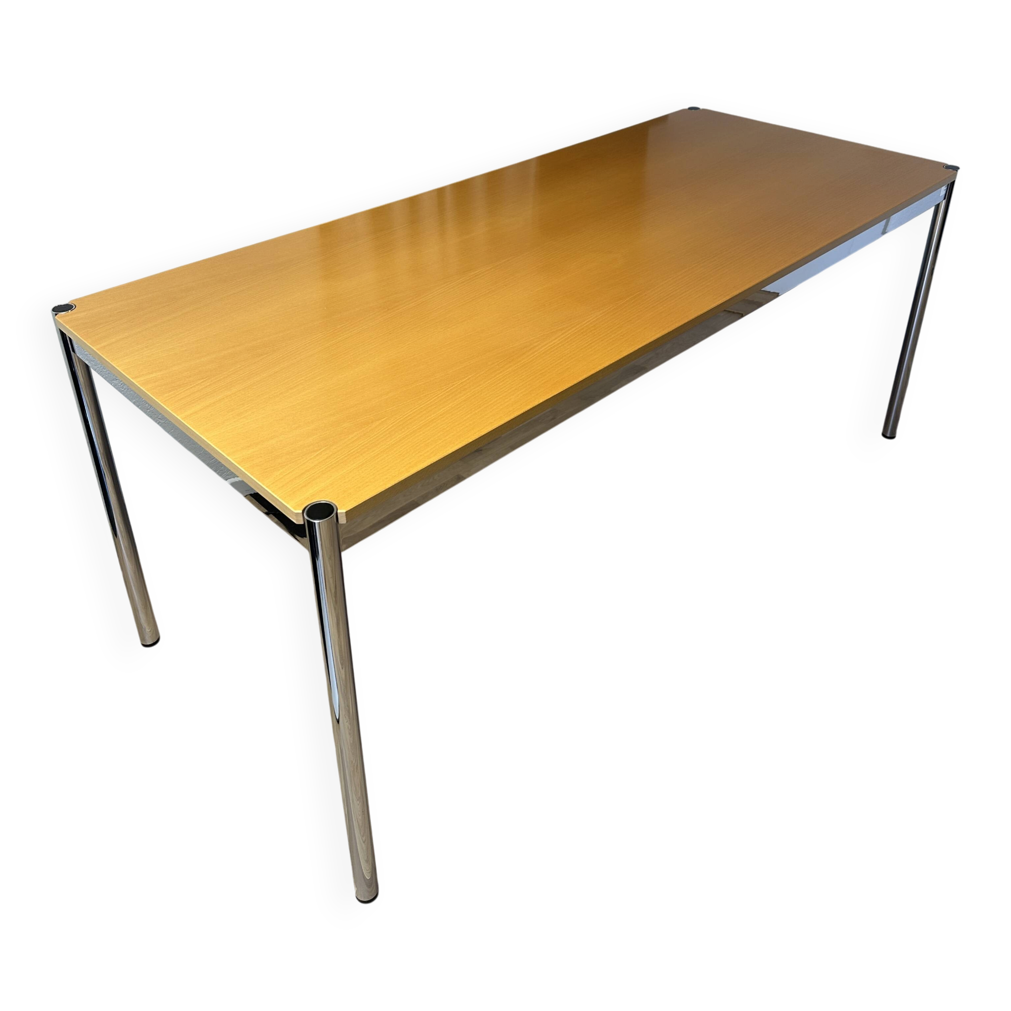 Bureau USM Haller en hêtre plaqué naturel vernis