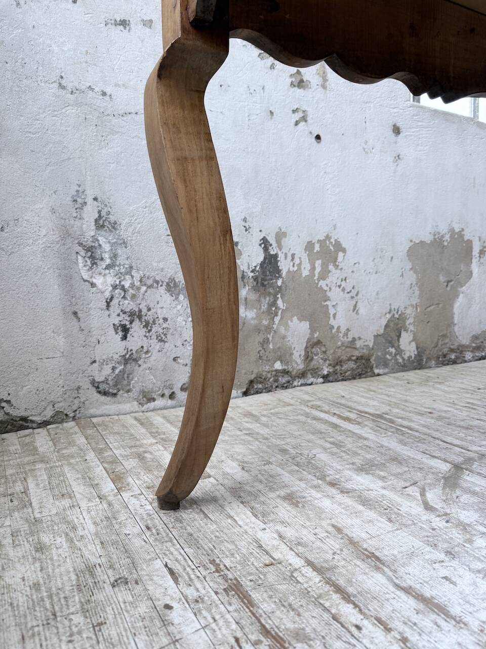 Farm table cherry wood with curved legs, 19th century.