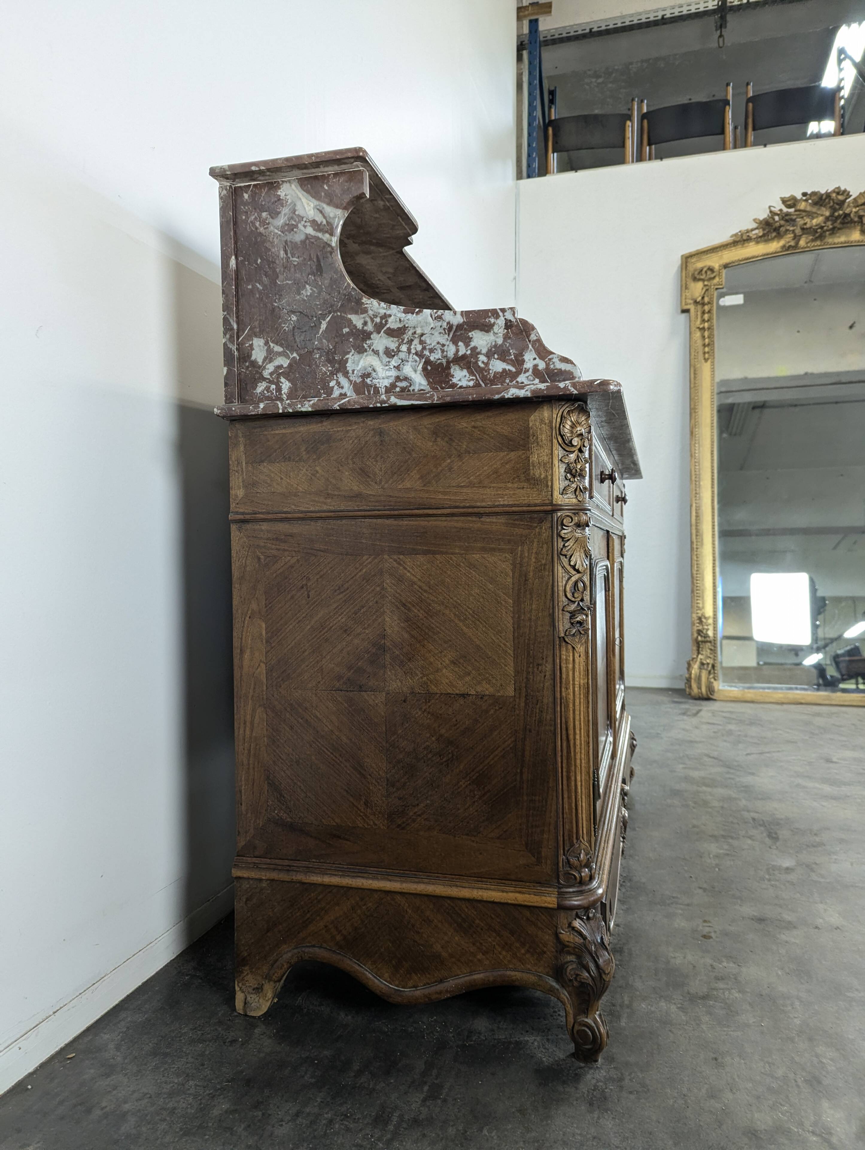 Meuble de salle de bain de style Louis XV